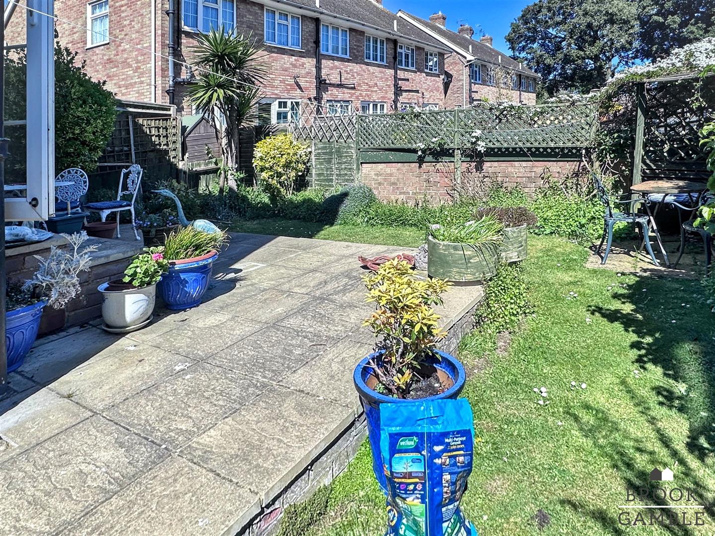 3 Bedroom House. Beechwood Crescent in Eastbourne, East Sussex 18